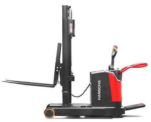 Stand on stacker with mast move